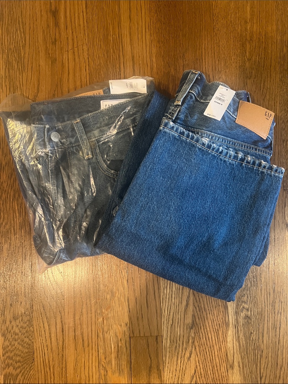 Hailey Bieber x GAP Extra Baggy Jean in Light Indigo - Picture 2 of 2